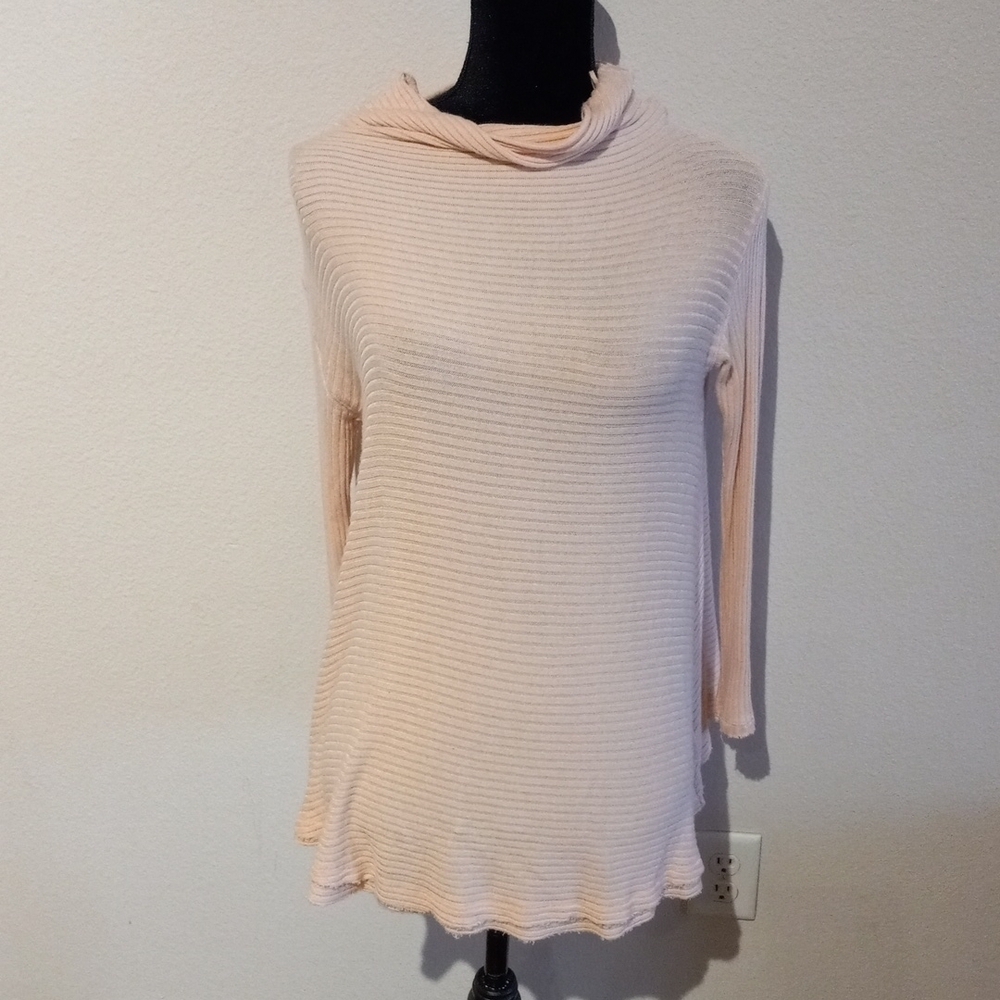 FREE PEOPLE / WE THE FREE XS peach light weight open back top